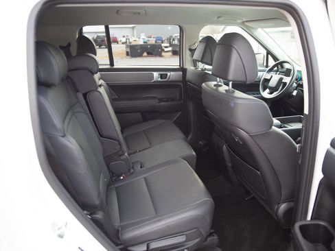 Used 2025 Hyundai Santa Fe SEL image 24