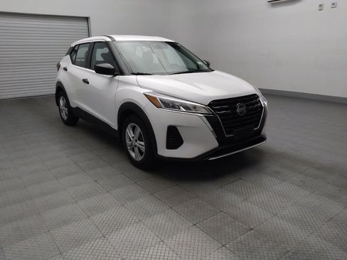 Used 2021 Nissan Kicks S FWD image 13