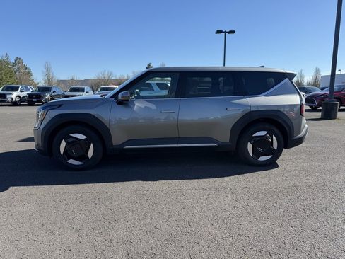 Used 2024 Kia EV9 Light Long Range image 4
