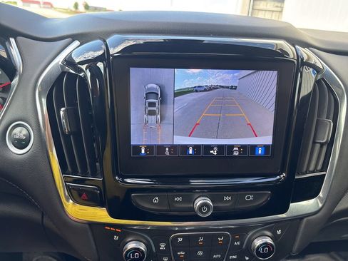 Used 2023 Chevrolet Traverse High Country FWD image 34