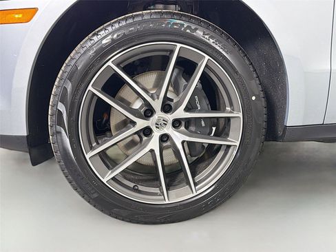 Certified 2026 Porsche Macan AWD/4WD image 11
