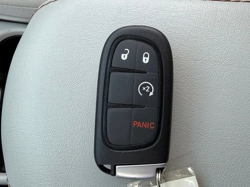 Used 2021 Jeep Cherokee Latitude Lux AWD/4WD image 32