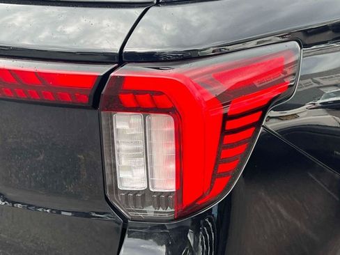Used 2026 Ford Explorer Active AWD/4WD image 10