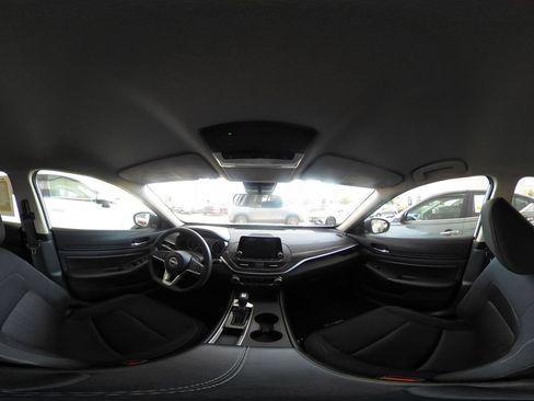 Used 2025 Nissan Altima 2.5 SV FWD image 41