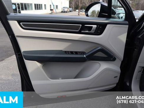 Used 2023 Porsche Cayenne S Platinum w/ Assistance Package image 11