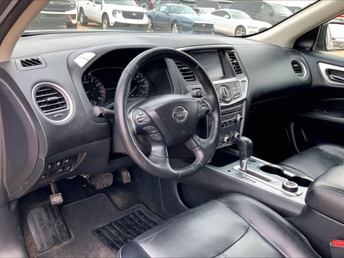 Used 2019 Nissan Pathfinder SL AWD/4WD image 18