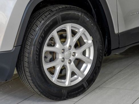 Used 2016 Jeep Cherokee Latitude w/ Cold Weather Group AWD/4WD image 61