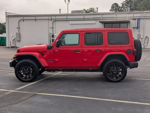 Used 2025 Jeep Wrangler Unlimited Sahara w/ Safety Group AWD/4WD image 5