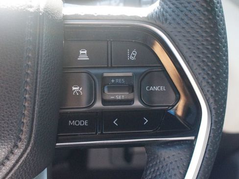 Used 2025 Toyota Sequoia Capstone AWD/4WD image 12
