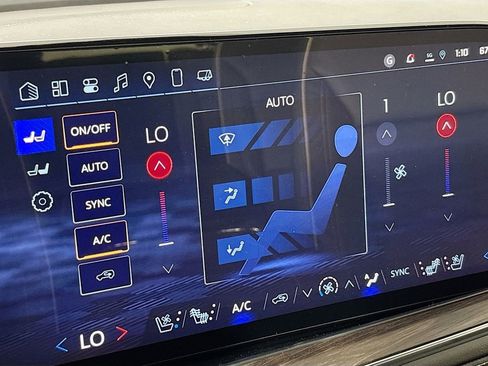 New 2025 Chevrolet Suburban Premier image 35