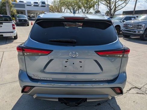 Used 2022 Toyota Highlander Platinum image 12