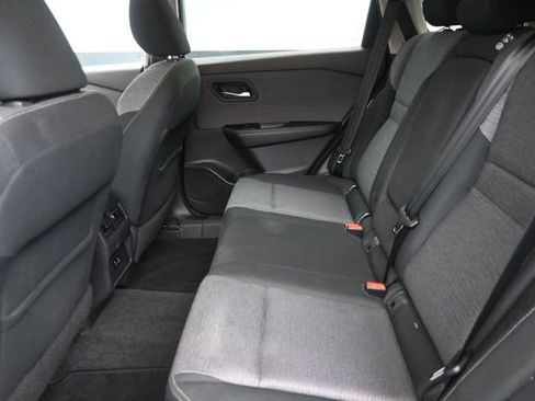 Used 2022 Nissan Rogue SV FWD image 19