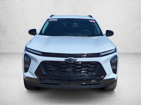 Used 2025 Chevrolet Trax ACTIV w/ Driver Confidence Package image 2