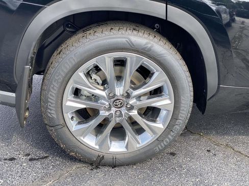 New 2026 Toyota Highlander Limited AWD/4WD image 3