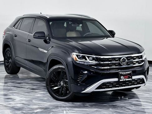 Used 2022 Volkswagen Atlas Cross Sport SE w/ Panoramic Sunroof Package image 3