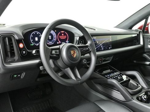 Used 2025 Porsche Cayenne image 11