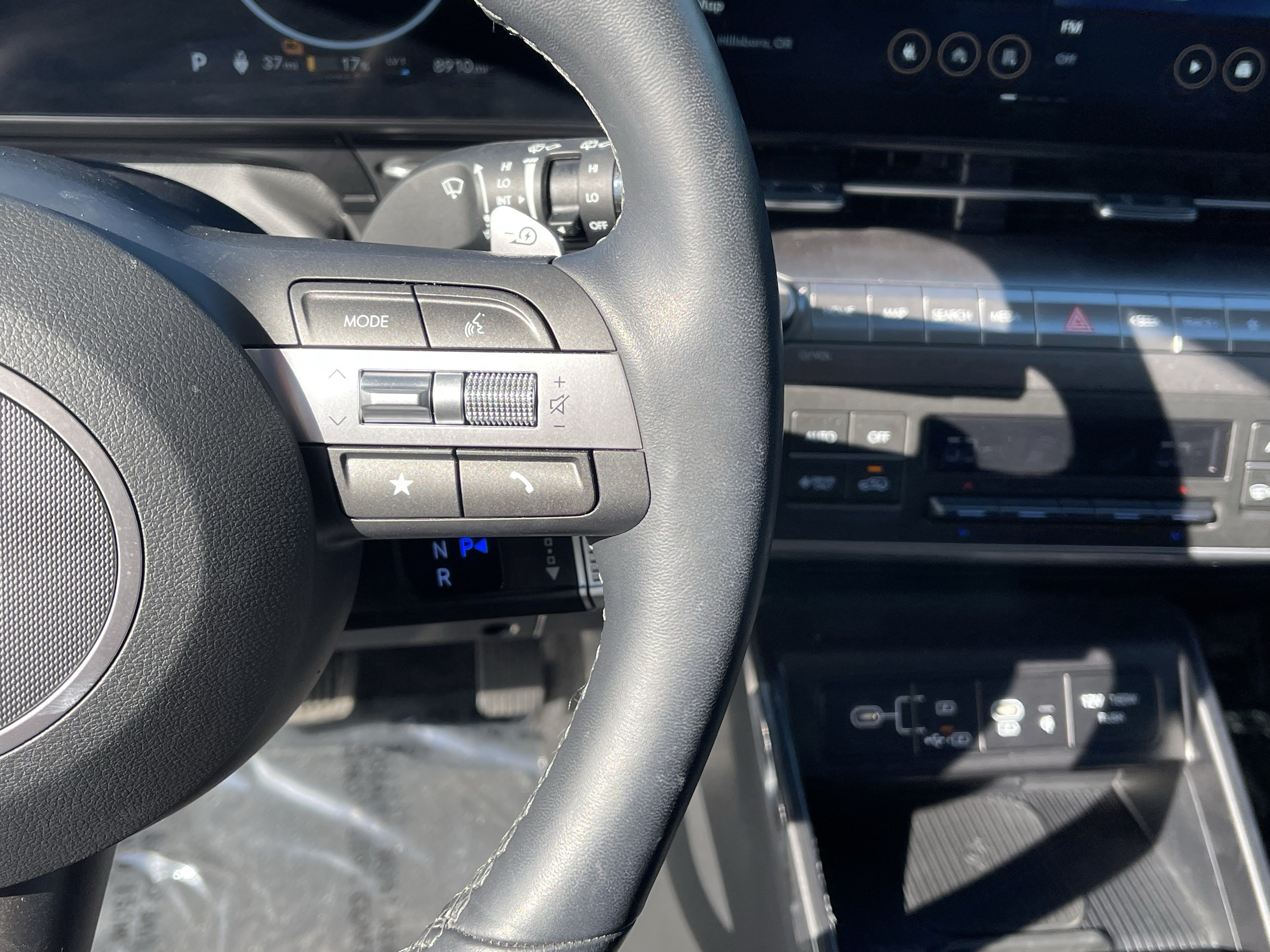 Certified 2025 Hyundai Kona Limited FWD image 25