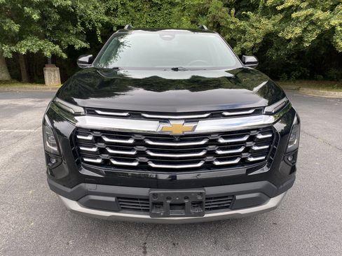 Used 2025 Chevrolet Equinox LT w/ Convenience Package II AWD/4WD image 3