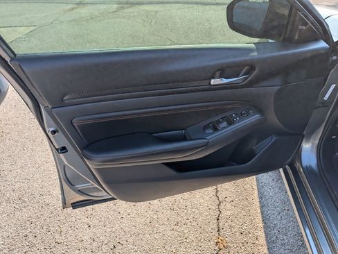 Used 2022 Nissan Altima 2.5 SR image 11