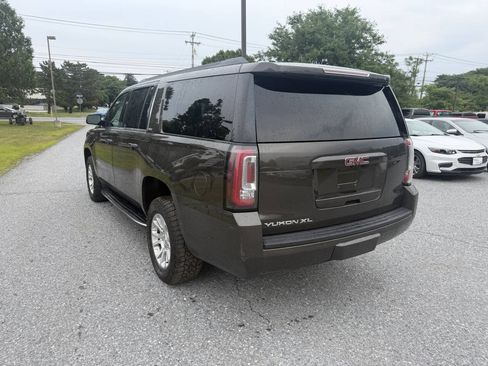 Used 2019 GMC Yukon XL SLT w/ Open Road Package AWD/4WD image 3
