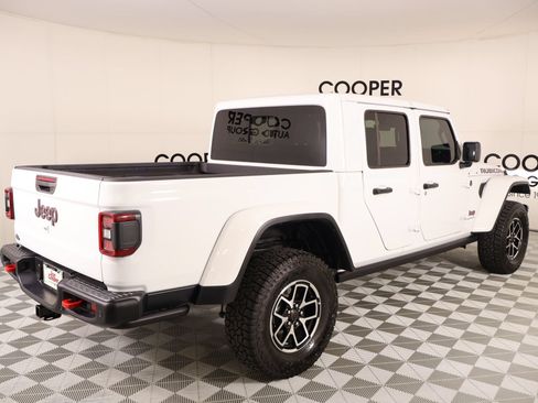 Used 2025 Jeep Gladiator Rubicon AWD/4WD image 21
