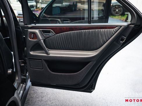 Used 1999 Mercedes-Benz E 320 Sedan image 31