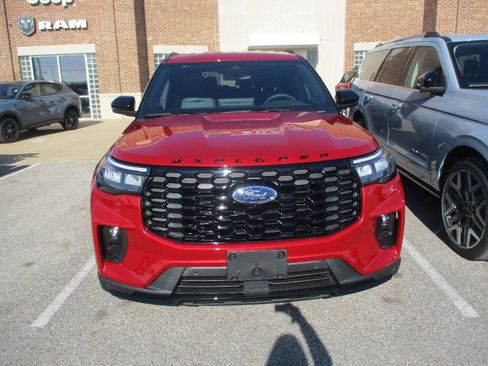 New 2026 Ford Explorer ST-Line w/ ST-Line Street Pack RWD image 2