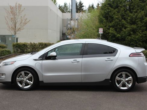 Used 2014 Chevrolet Volt Premium w/ Premium Trim Package FWD image 2
