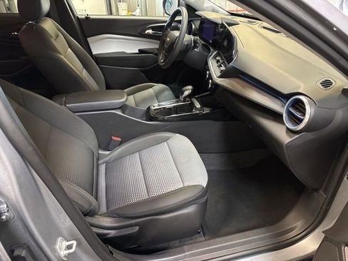 Used 2025 Chevrolet Trax LT image 26