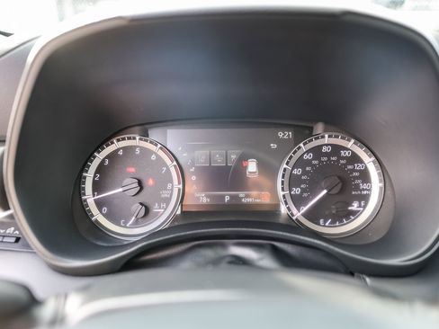 Used 2024 Toyota Highlander LE image 35