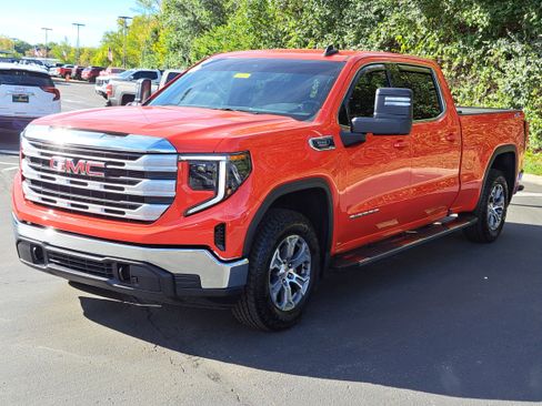 Used 2024 GMC Sierra 1500 SLE w/ Preferred Package image 2