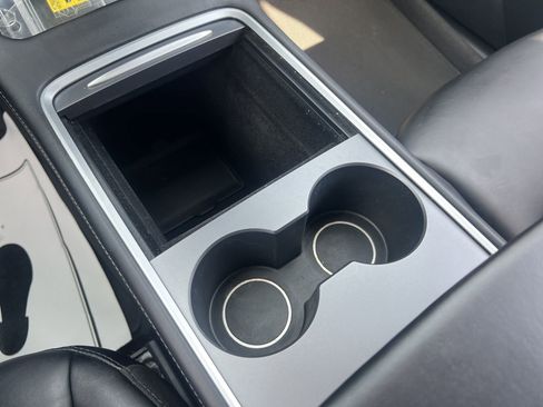 Used 2021 Tesla Model Y Long Range image 10