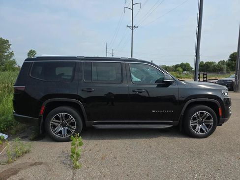 Used 2022 Jeep Wagoneer Series III AWD/4WD image 2