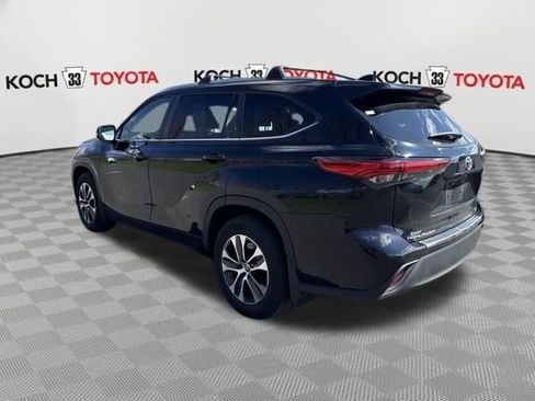 Used 2023 Toyota Highlander XLE image 6