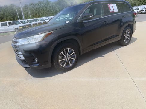 Used 2017 Toyota Highlander XLE FWD image 23