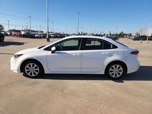 Used 2025 Toyota Corolla LE image 8