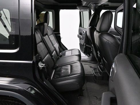 Used 2022 Jeep Wrangler Unlimited Sahara image 29