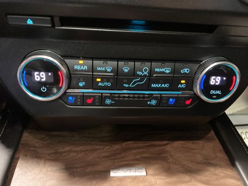 Used 2018 Ford Expedition Max Platinum AWD/4WD image 37