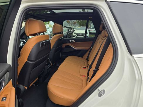 Used 2024 BMW X5 xDrive50e image 18
