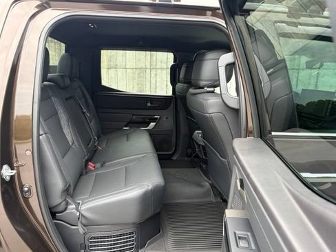 Used 2025 Toyota Tundra Limited AWD/4WD image 33