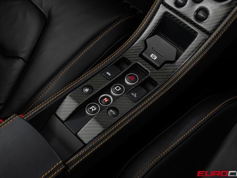 Used 2016 McLaren 675LT Spider RWD image 37