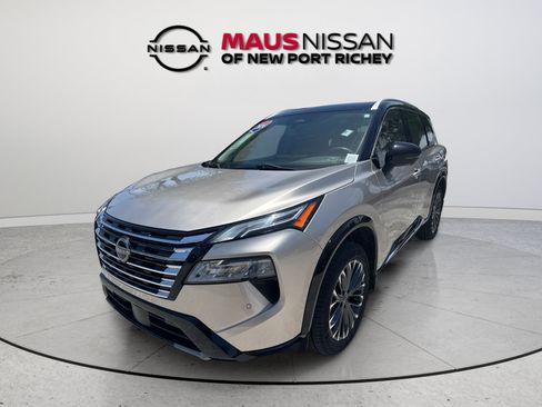Certified 2024 Nissan Rogue Platinum FWD image 5