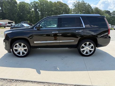 Used 2015 Cadillac Escalade Luxury AWD/4WD image 4