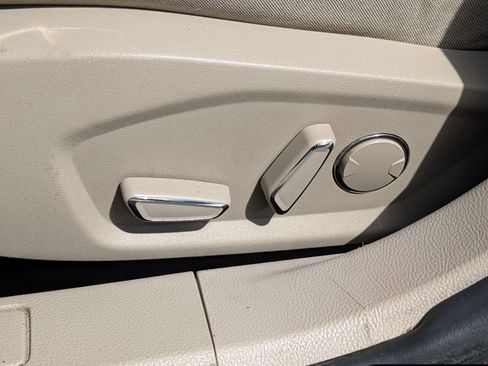 Used 2019 Ford Fusion SE FWD image 20