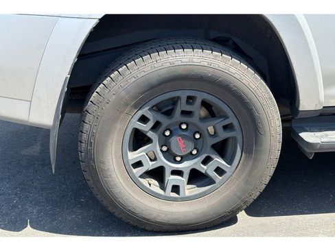 Used 2021 Toyota 4Runner Venture AWD/4WD image 4