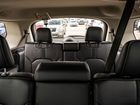Used 2025 Honda Pilot EX-L image 34