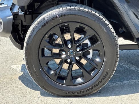 Used 2025 Jeep Wrangler Unlimited Sahara AWD/4WD image 32