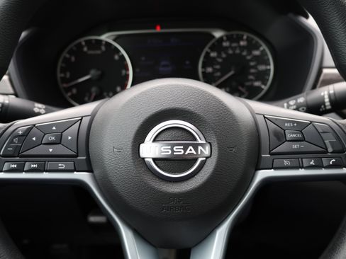 Used 2025 Nissan Altima 2.5 SV FWD image 26
