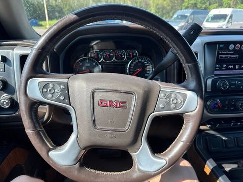 Used 2018 GMC Sierra 1500 SLT AWD/4WD image 16