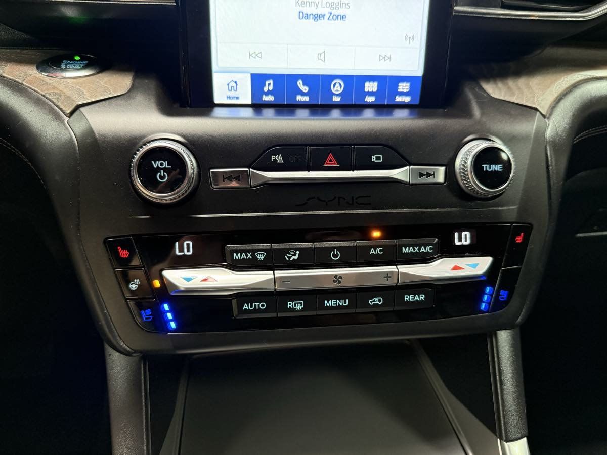 Used 2020 Ford Explorer Platinum w/ Premium Technology Package AWD/4WD image 21